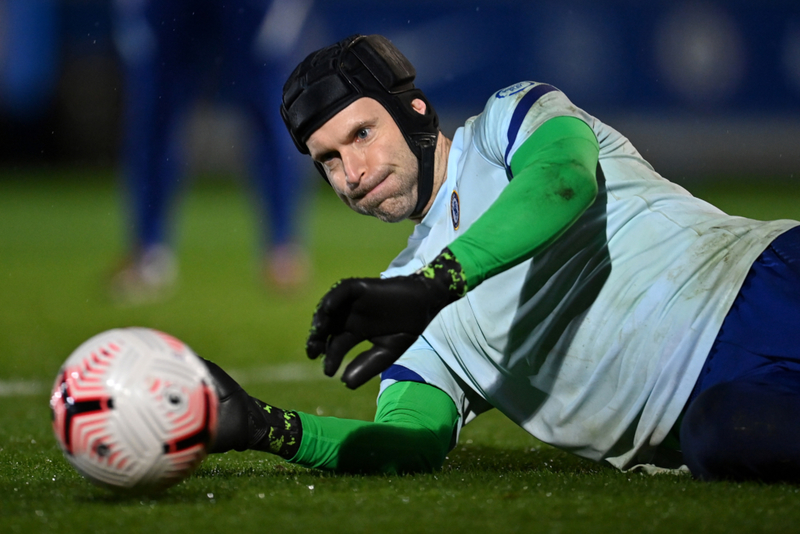 Tell Me All About the Goalkeeper Gloves | Photo by Justin Setterfield/Getty Images)