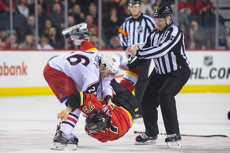 Combat de Hockey | Getty Images Photo by Derek Leung