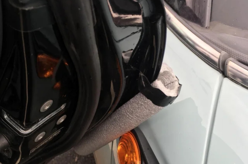 Des nouilles en mousse pour la portière de votre voiture | Reddit.com/lifehacks