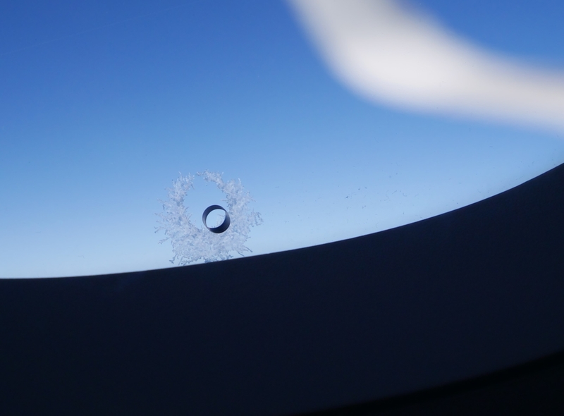 Les trous dans les fenêtres d'avion | Shutterstock
