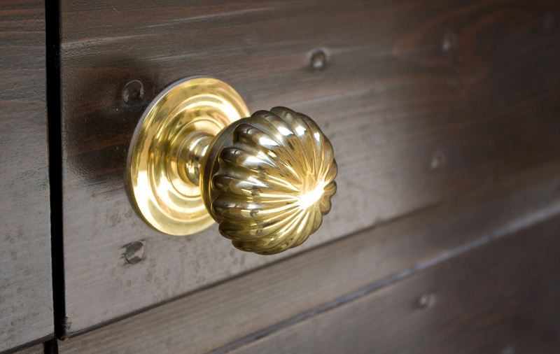 Les poignées de porte en laiton | Shutterstock