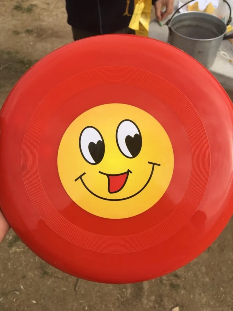 Le frisbee avec deux bouches | Imgur.com/lhvS3tu