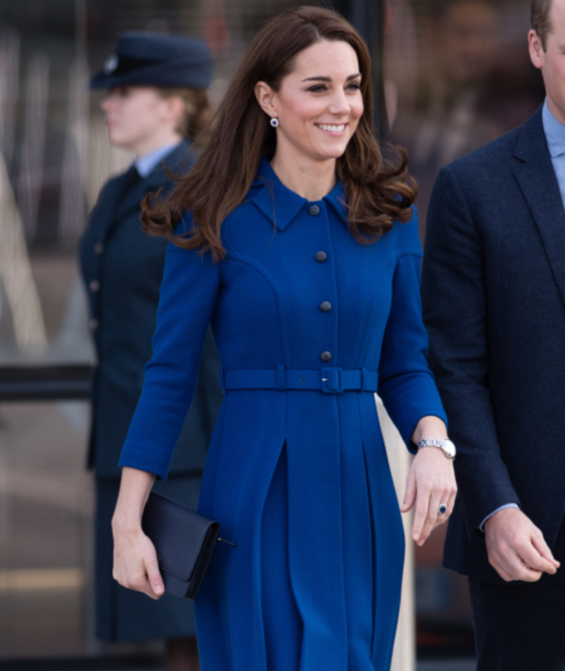 La robe bleue d'Eponine London – Novembre 2018 | Getty Images Photo by Samir Hussein/WireImage