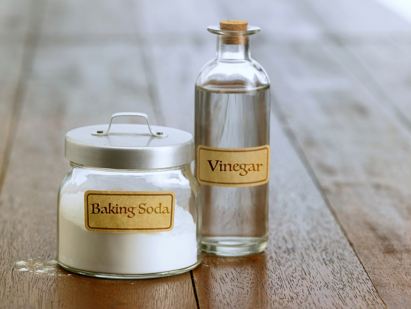Does Vinegar & Baking Soda Actually Work? | Shutterstock