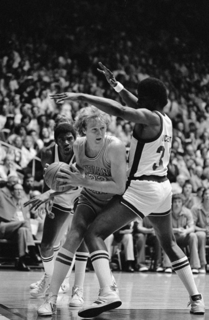 EARVIN ‘MAGIC’ JOHNSON AND LARRY BIRD | Getty Images Photo by Bettmann