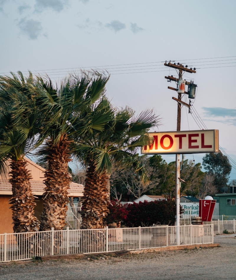 Palms Motel, Salton Sea, CA | Alamy Stock Photo by Jon Bilous