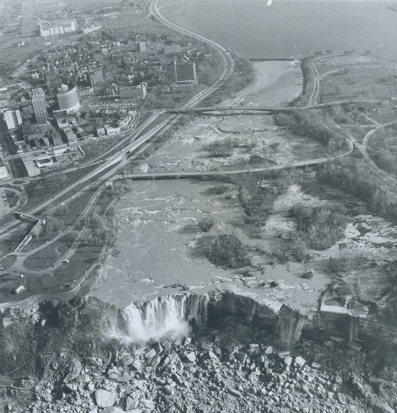 You’ll Never Believe What Researchers Discovered When They Drained the Water from The Niagara Falls | Getty Images Photo by Bob Olsen/Toronto Star
