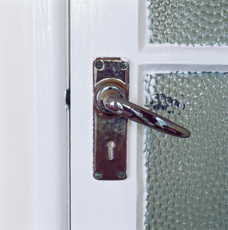 Paint Your Door Without Worrying About Doorknobs | Alamy Stock Photo