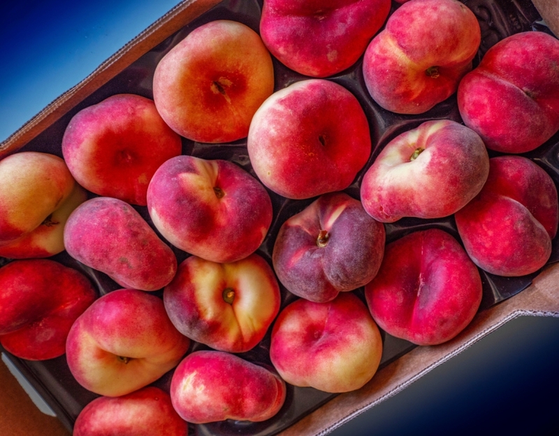 Peaches | Alamy Stock Photo by J.D.Dallet/agefotostock