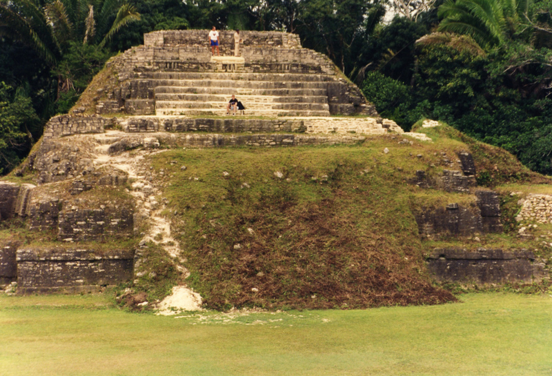 The Mayan Pyramid of Nohmul | Flickr Photo by anoldent