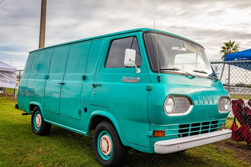 From Trash to Treasure, Joey Logano has made an Econoline Van His Own | Alamy Stock Photo