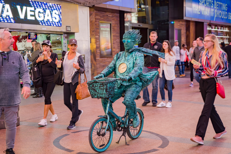 Las Vegas Street Performers | Shutterstock