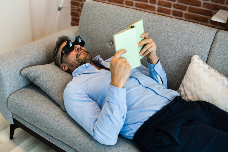 Horizontal Reading Glasses | Shutterstock