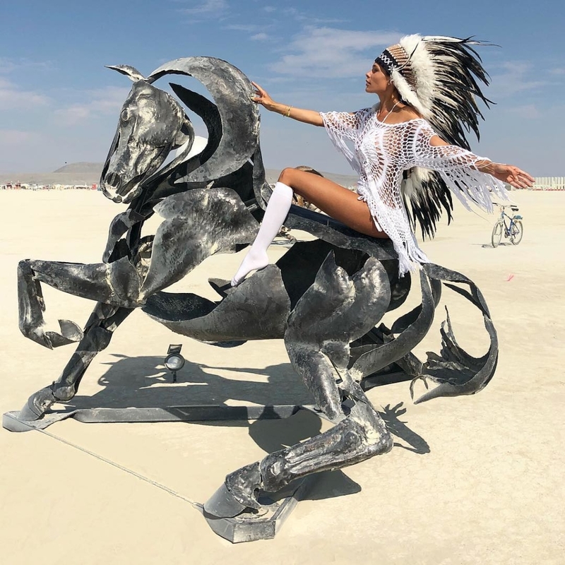 Influencers Vs. Burning Man | Instagram/@polina_askeri