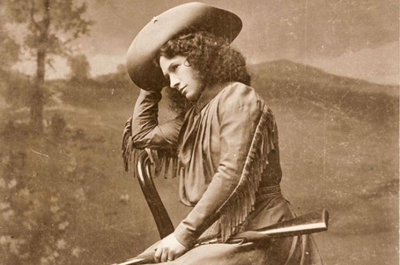 Annie Oakley | Alamy Stock Photo by History and Art Collection