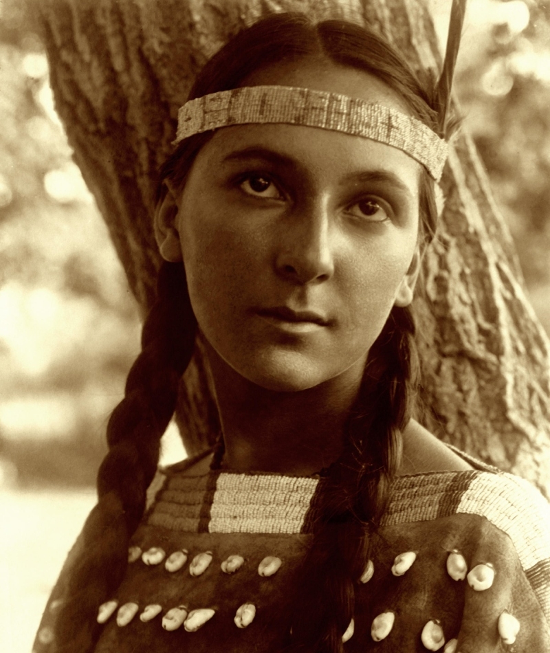 A Sioux Woman | Alamy Stock Photo by History and Art Collection