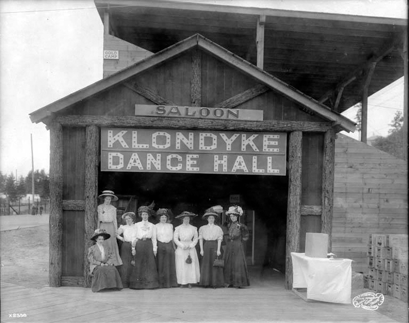 The Klondyke Dance Hall & Saloon in Seattle | Alamy Stock Photo by Hi-Story