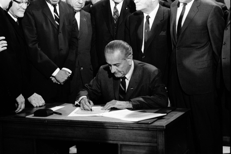 Witnessing the Signing of the Civil Rights Act | Alamy Stock Photo by Archive PL 