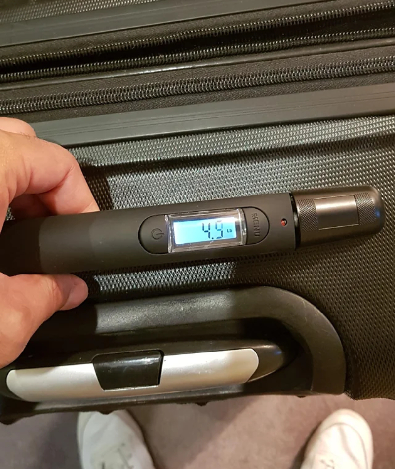 Self-Weighing Suitcase | Reddit.com/Speedy5ingh