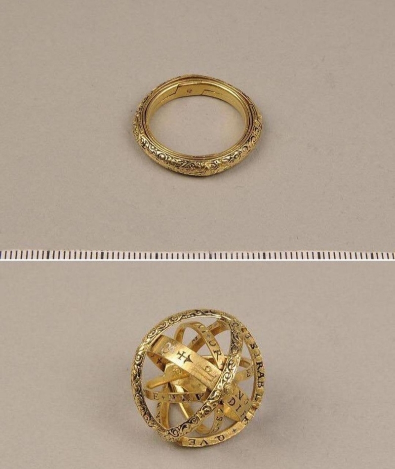 This 16th-Century Ring Can Turn Into a Beautiful Astronomical Sphere | Twitter/@historiskamuse