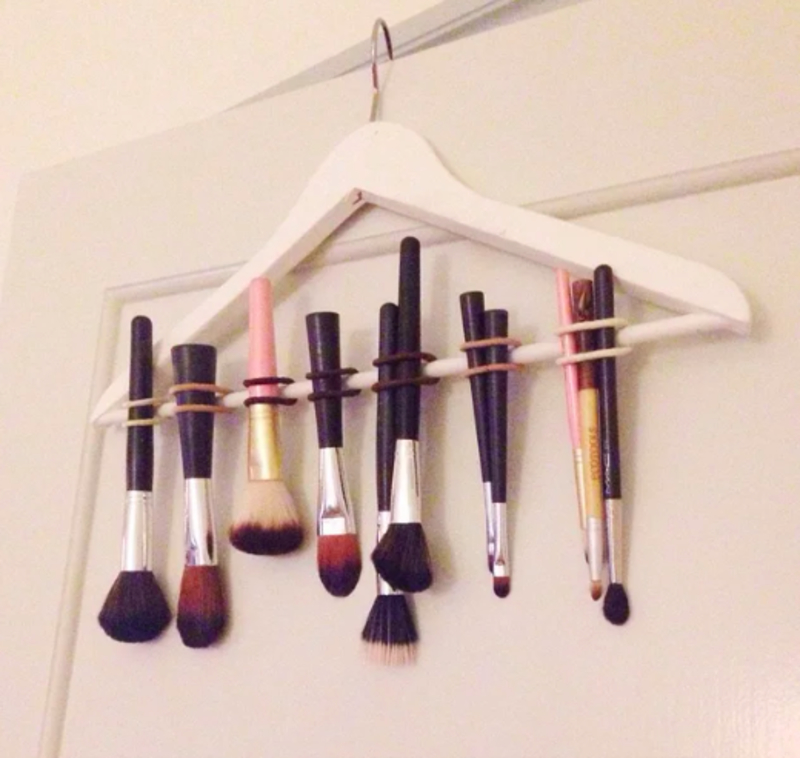 Hangers to Dry Makeup Brushes | Reddit.com/Vahedih
