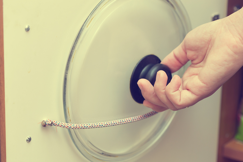 Hang Your Lids on Rope | Shutterstock