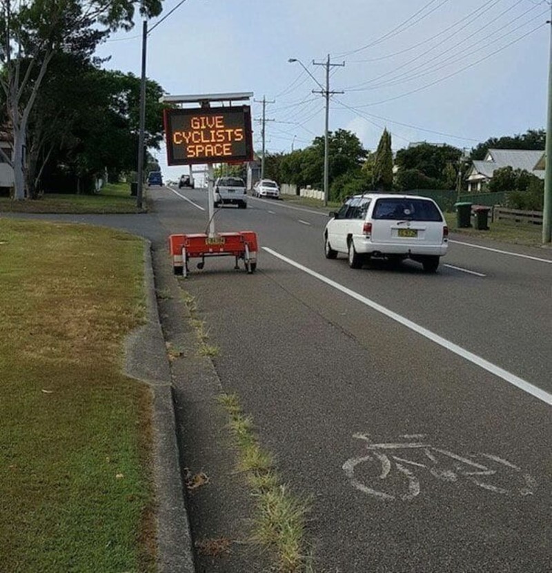 Stay Out of the Bike Lane | Imgur.com/eyci39t