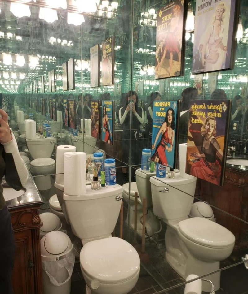 The Neverending Bathroom | Reddit.com/doin_t