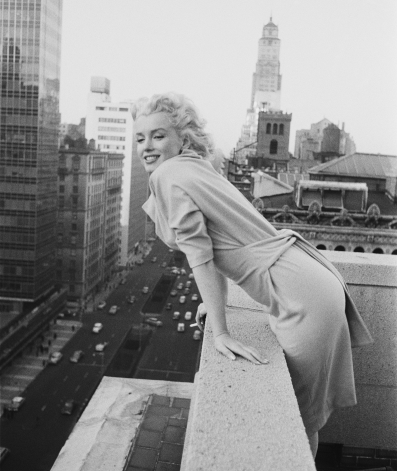 Marilyn Monroe Peers Out of the Ambassador Hotel | Getty Images Photo by Michael Ochs Archives