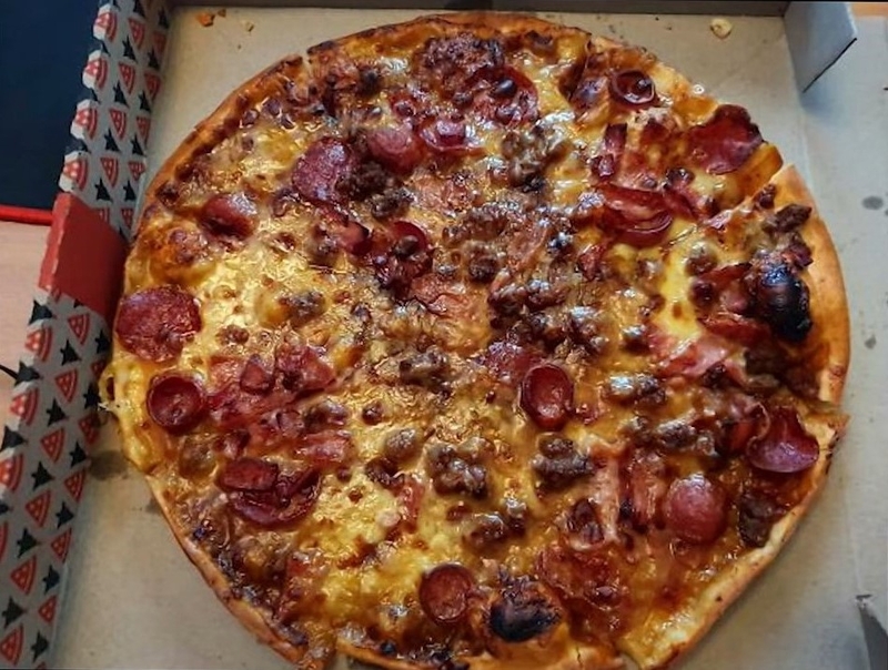 Pizza Hut: Meat Lover's Pizza | Reddit.com/silent-zR