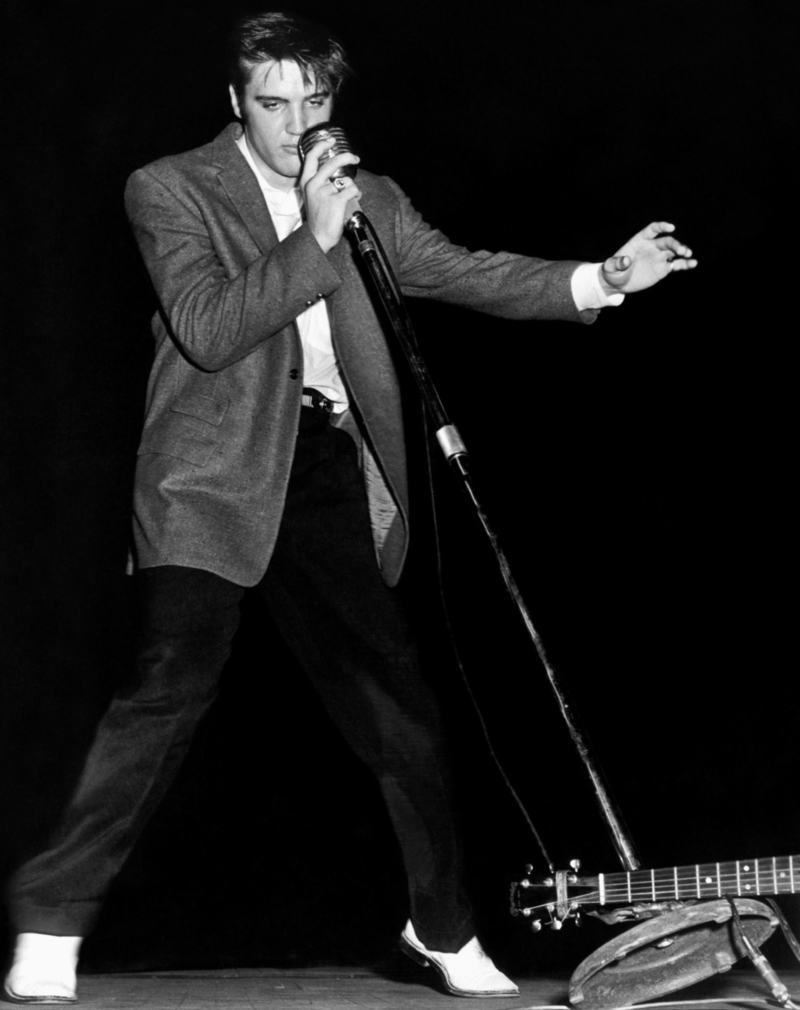 “Are You Lonesome Tonight?” – Elvis Presley | Alamy Stock Photo