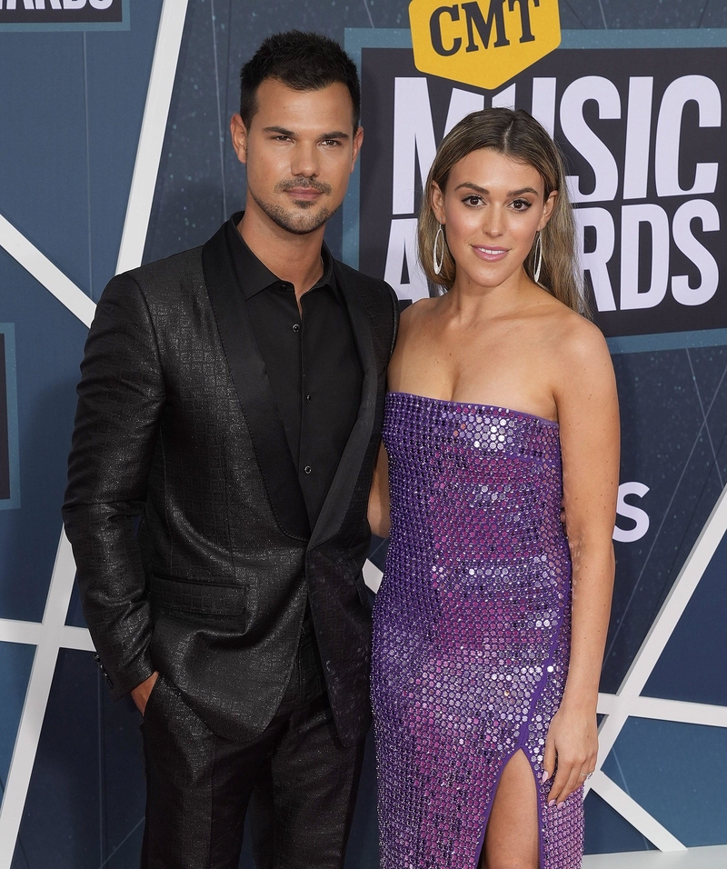 Taylor Lautner and Taylor Dome | Alamy Stock Photo