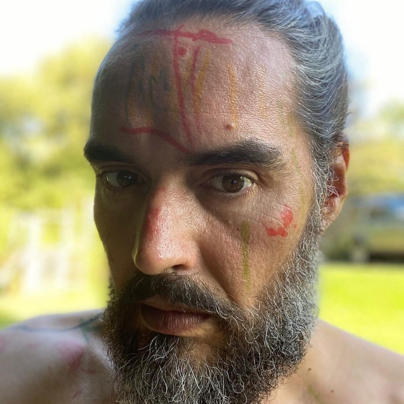 Russell Brand Is Decorated by His Daughters | Instagram/@russellbrand
