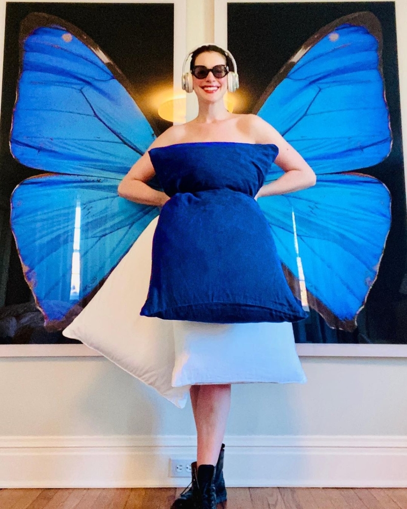 Anne Hathaway Recreates an Entry From the Princess Diaries | Instagram/@annehathaway