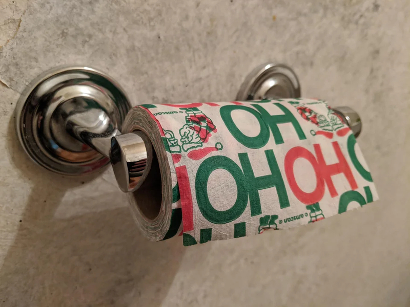 Christmas Toilet Paper | Reddit.com/Smashycomman