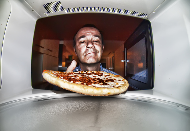 Use Water When Reheating Pizza in the Microwave | Getty Images Photo by Santiago Bañón