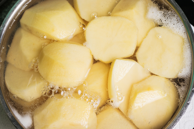 Peel Potatoes Easily | Getty Images Photo by Igor Nikushin