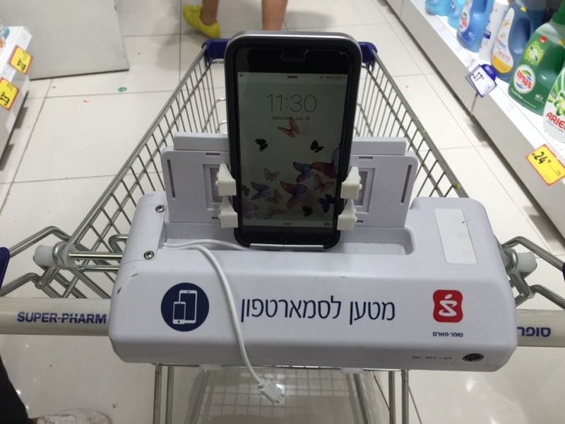 Shopping Cart Charges Devices as the Supermarket | Reddit.com/Evarr