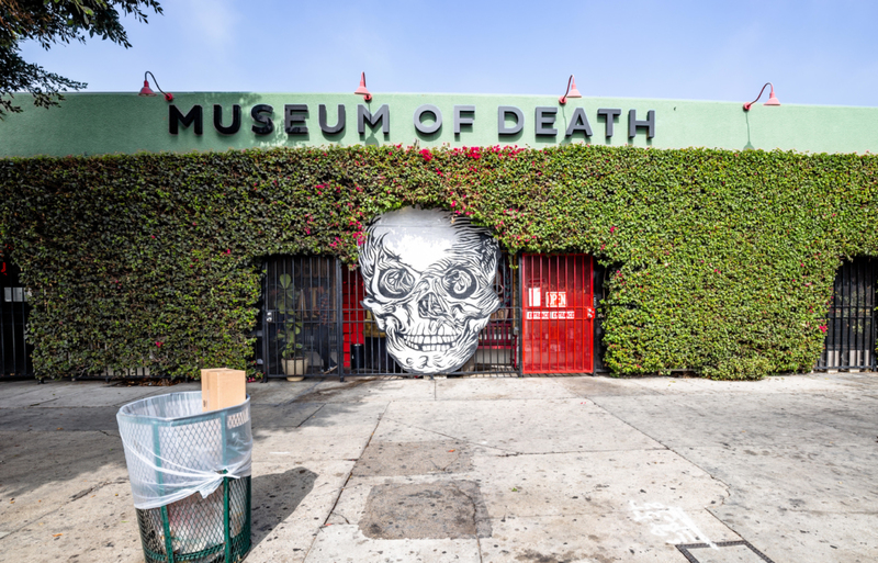 Hang at the Museum of Death | Alamy Stock Photo
