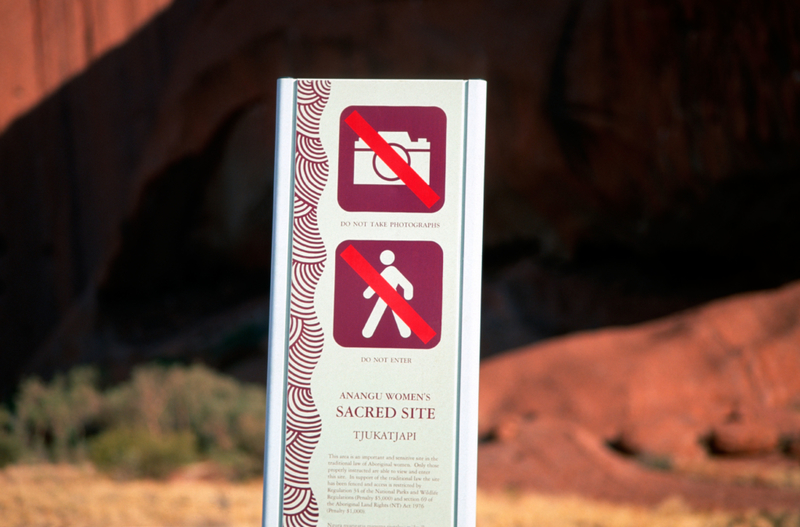 Uluru Sign | Alamy Stock Photo