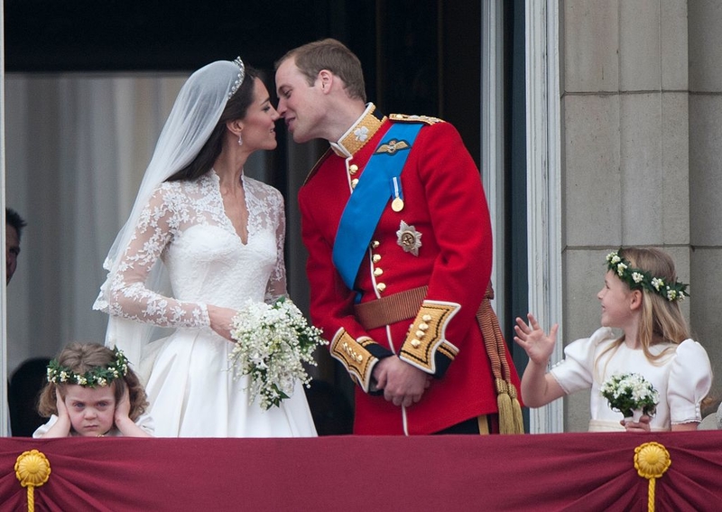 Balcony Kiss | Getty Images Photo by Mark Cuthbert/UK Press