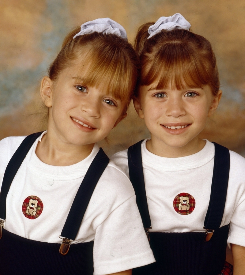 Die Zwillinge mussten Zahnprothesen tragen | MovieStillsDB Photo by MoviePics1001/production studio