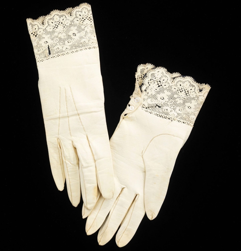 Los guantes nunca se quitaban | Alamy Stock Photo