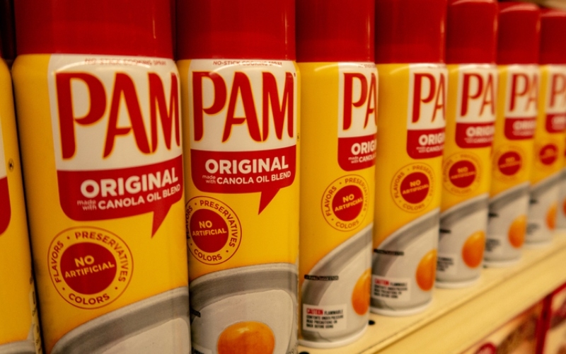 Use Pam Cooking Spray to Remove Bumper Bugs | Shutterstock Photo by Arne Beruldsen