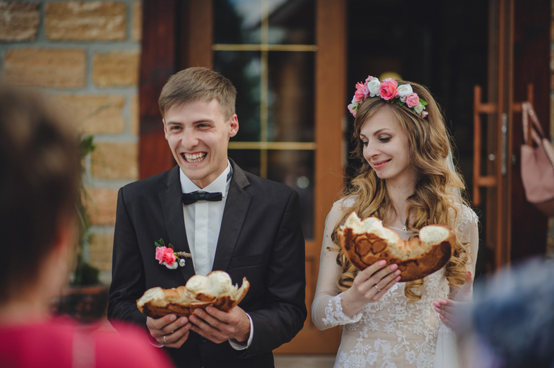 The Bride vs the Groom in an Eating Competition | Shutterstock