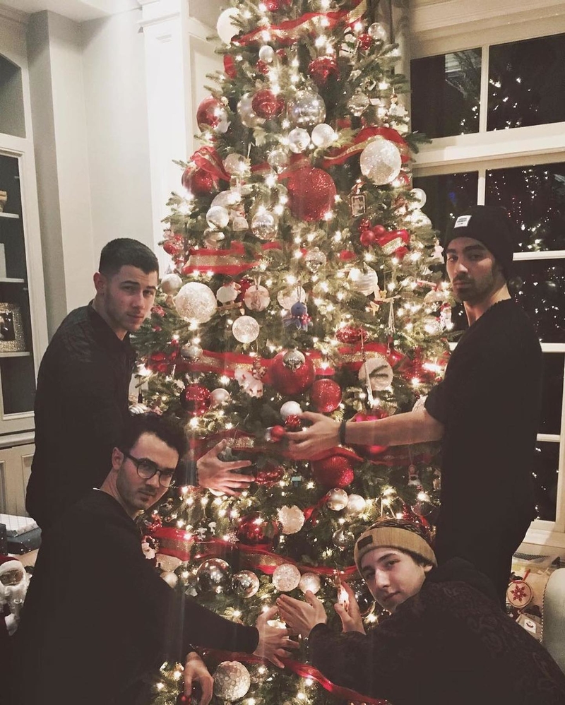 The Boys’ Special Christmas Connection | Instagram/@jonasbrothers