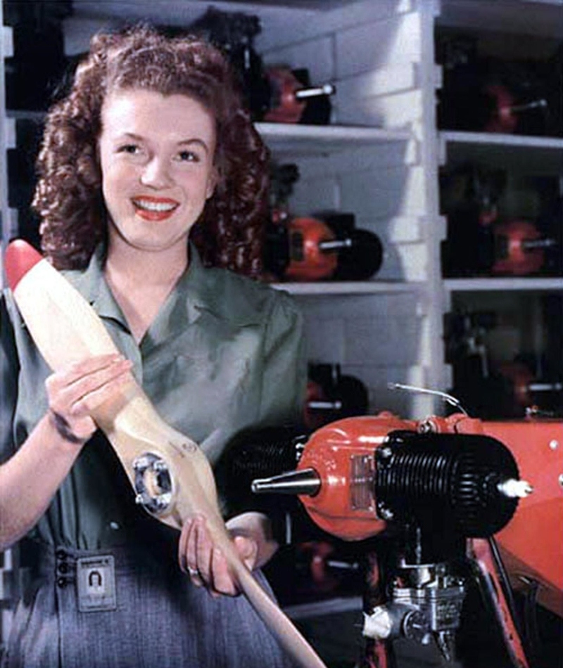 Norma Jeane Joins the War Effort | Alamy Stock Photo by PJF Military Collection