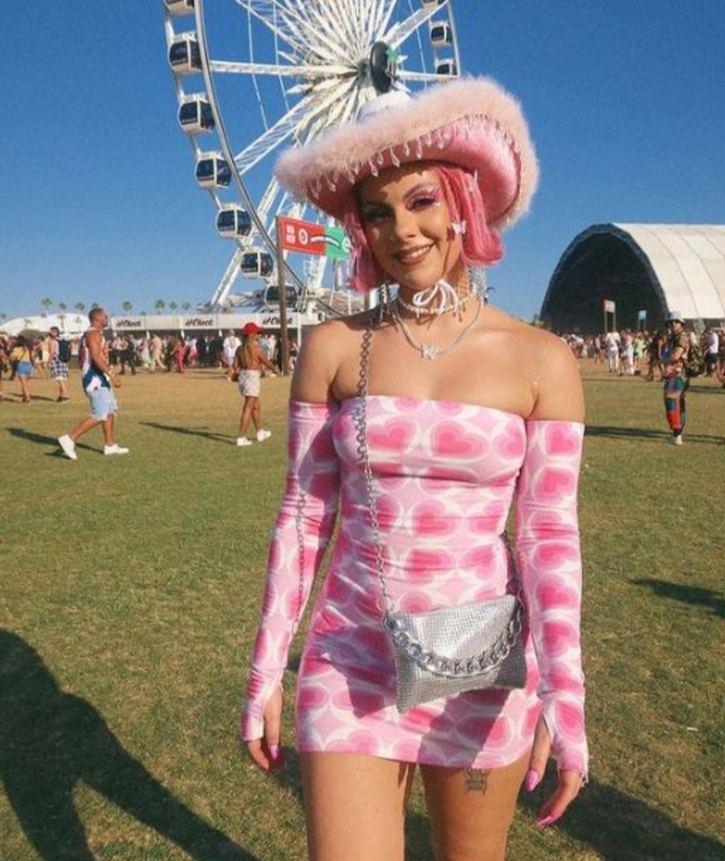 The Pink Cowgirl | Instagram/@sophiehannah
