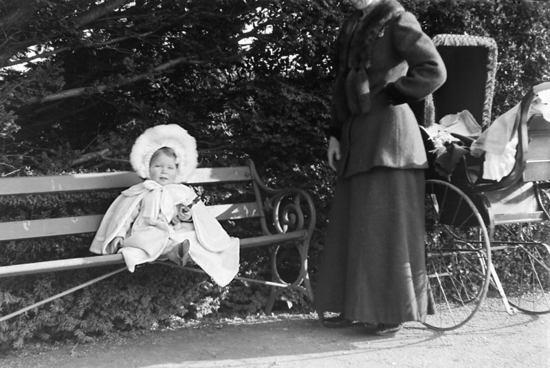 Keine Kinder erlaubt | Getty Images Photo by Kirn Vintage Stock