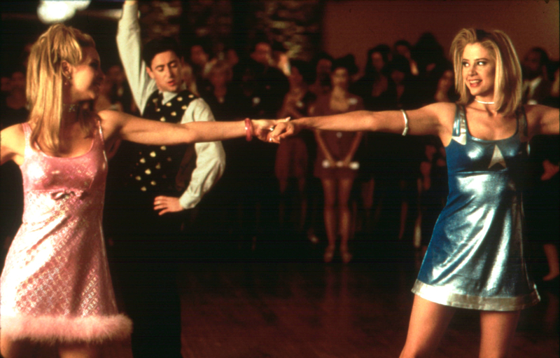 Slow Dance in “Romy and Michele’s Highschool Reunion” | Alamy Stock Photo by Moviestore Collection Ltd 